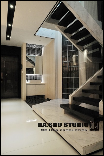 上田小区 155m2 跃层 | 细节与光影的黑白艺术-5