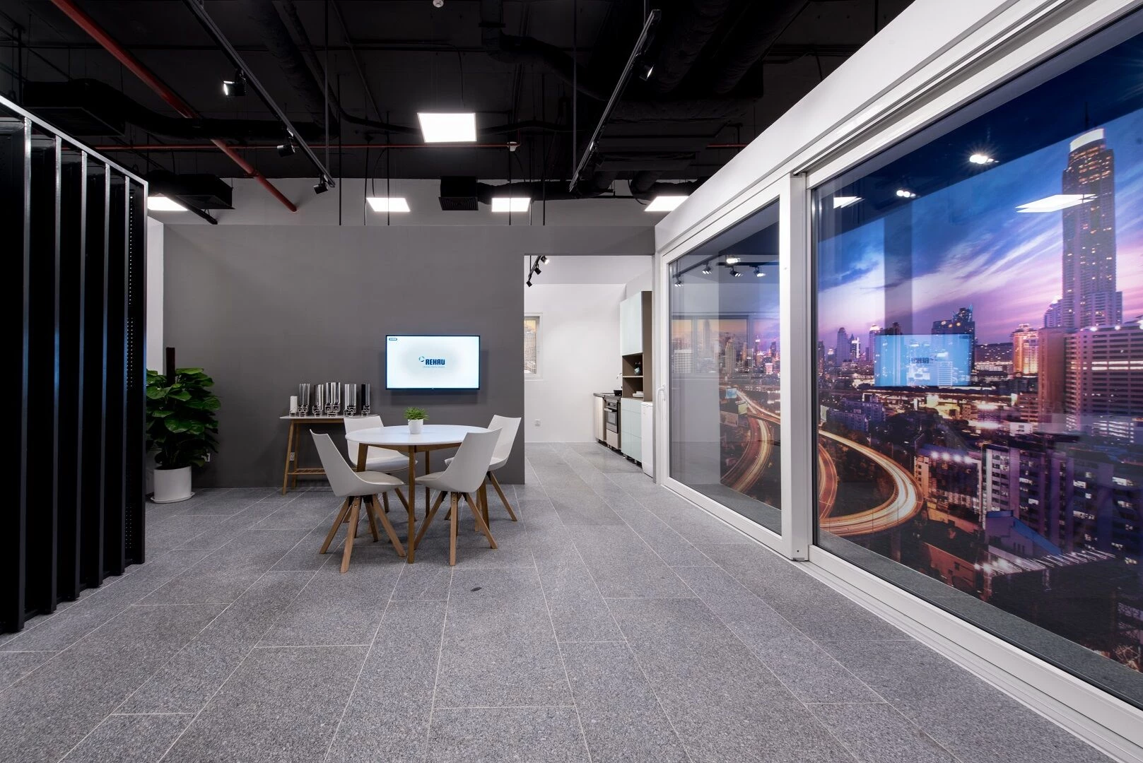 越南河内 Rehau 展示厅——创新材料展示与办公空间的完美融合-30