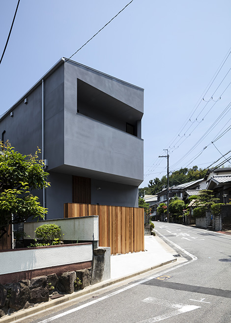 嗨，H 号房屋

说明：由于House HI含义不太清晰，HI可能是房屋编号之类的，如果HI有特殊含义请提供更多背景信息这里按照常规推测HI可能代表编号并给出一种翻译 丨日本大阪丨大阪【HAMADA DESIGN】-25