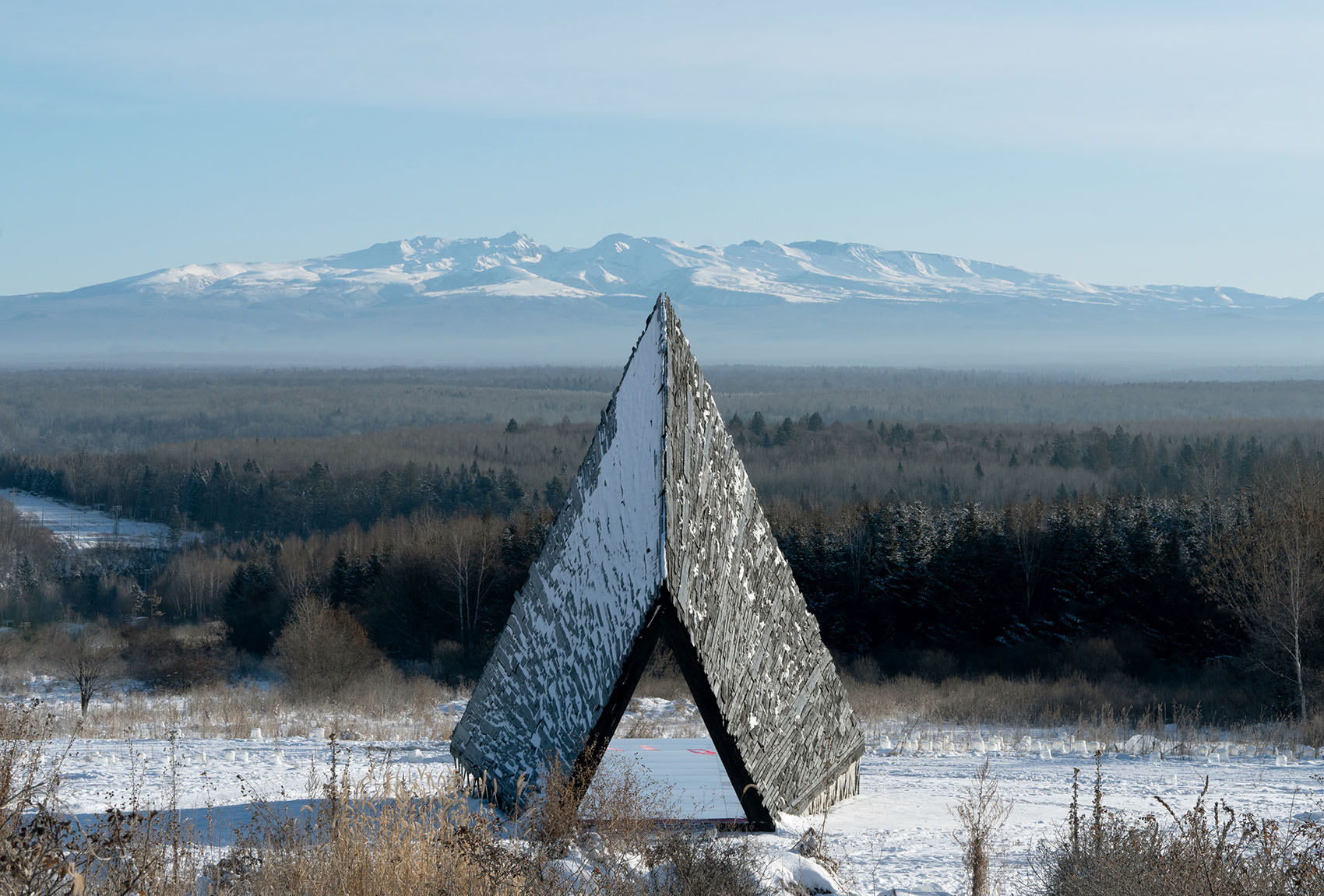 观山见己 – 长白山脚下的“棱镜庇护所”丨中国白山丨数石space10工作室-13