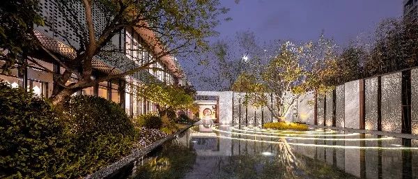 狭长夹缝中的隐谧花园 | 龙湖华董·春江天玺-30