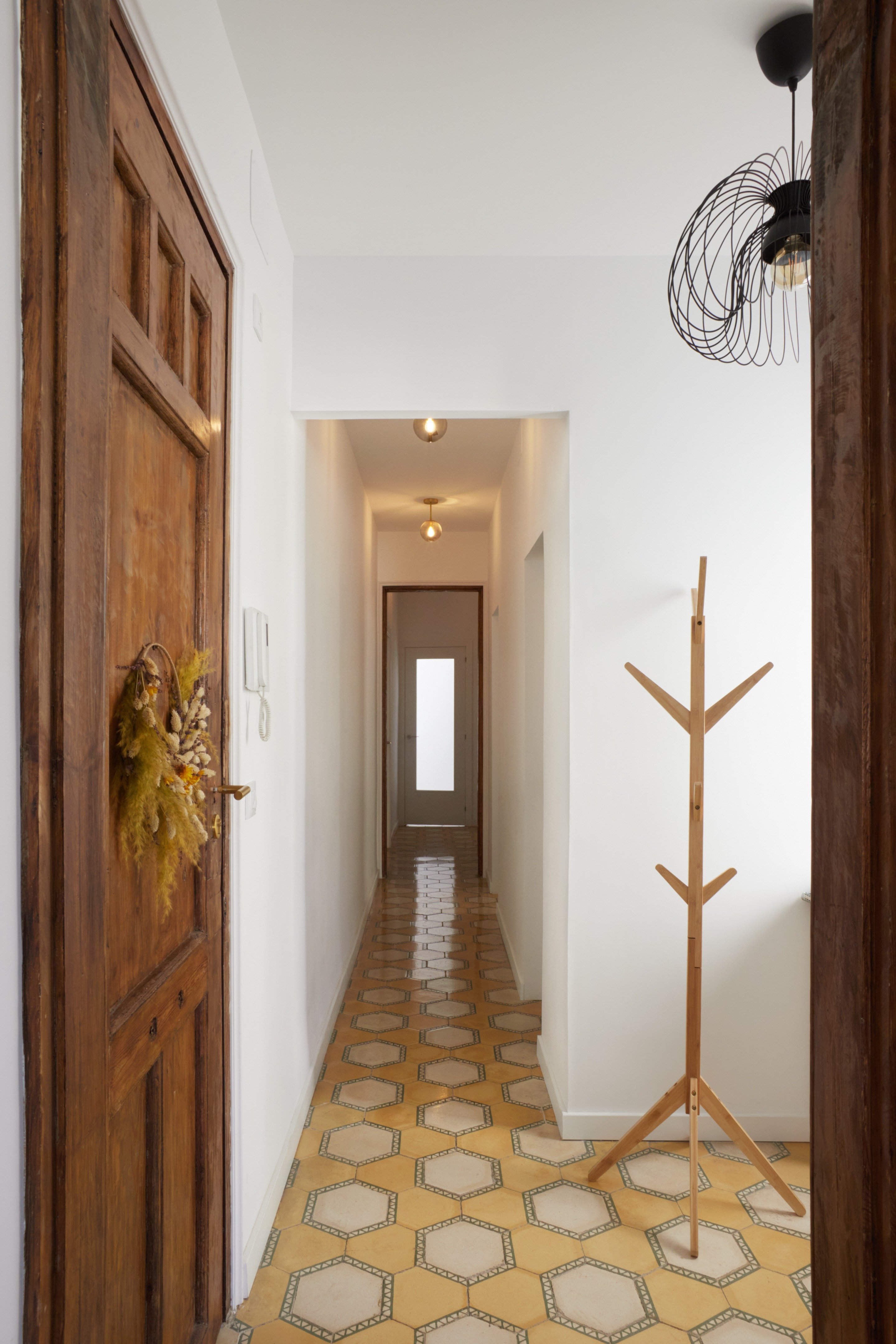 色彩鲜明的现代改造 · 巴西黄房子-6