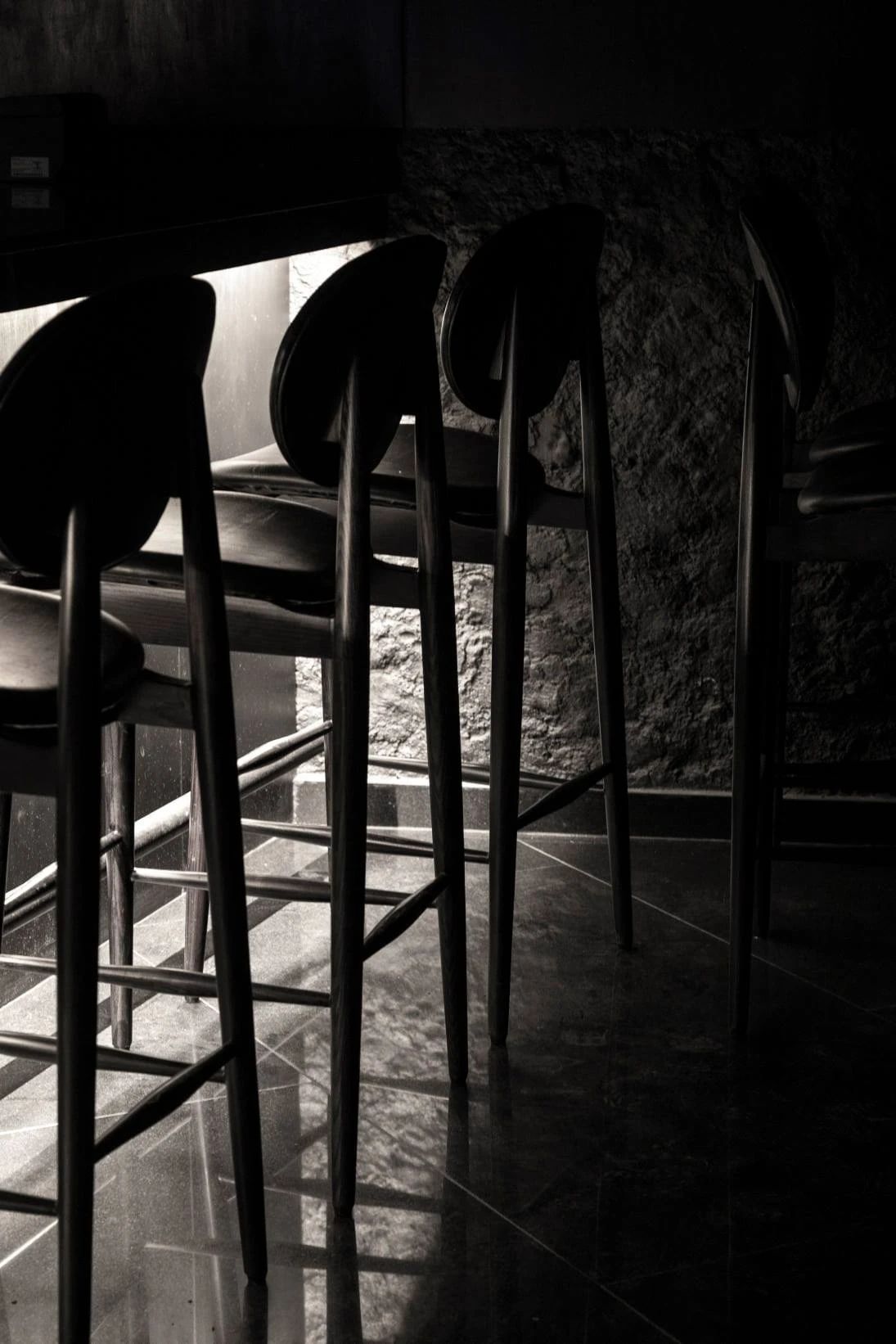 暗黑式混凝土结构鸡尾酒吧设计丨印度新德里丨RENESA ARCHITECTURE DESIGN-25