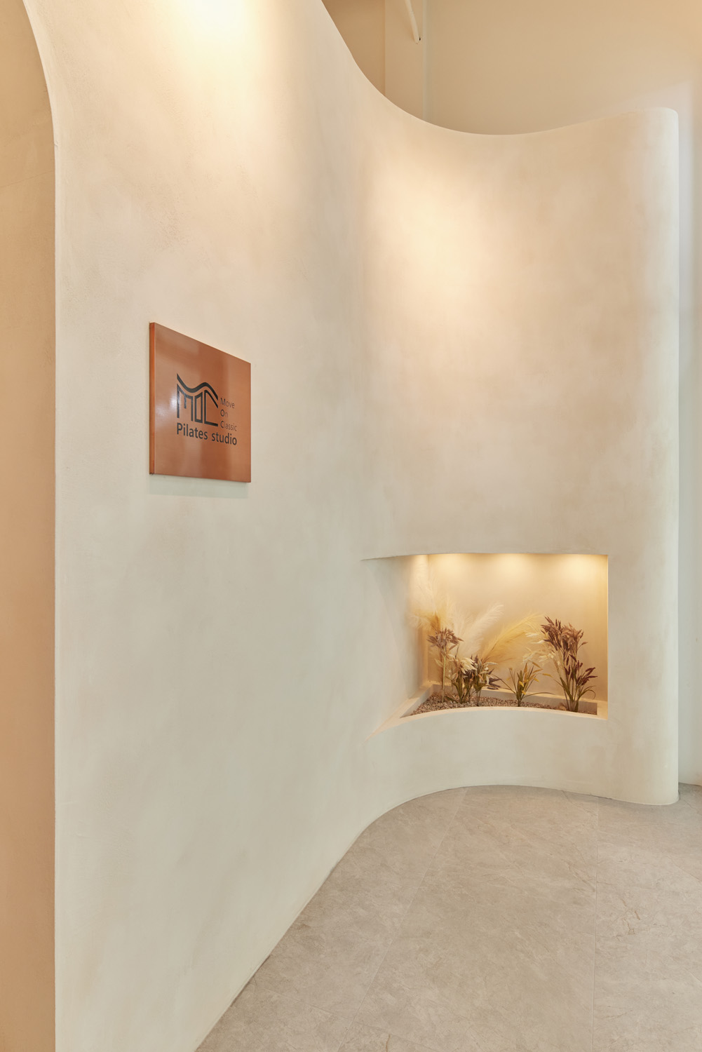 白色与木质，打造温馨的 27 平米公寓-16