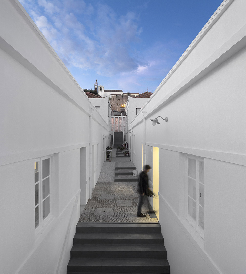 融于老城景观的文化艺术中心 / Pedro Gadanho + CVDB Arquitectos-6