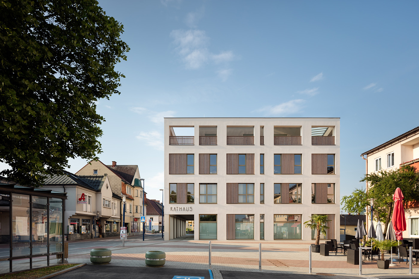 古城重生，现代多功能市政厅-11