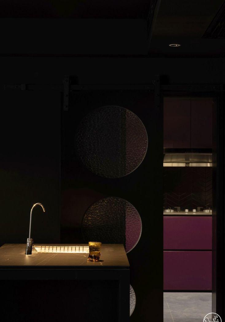 清羽设计丨平层丨粉色楼梯紫色墙壁酷炫星球-20