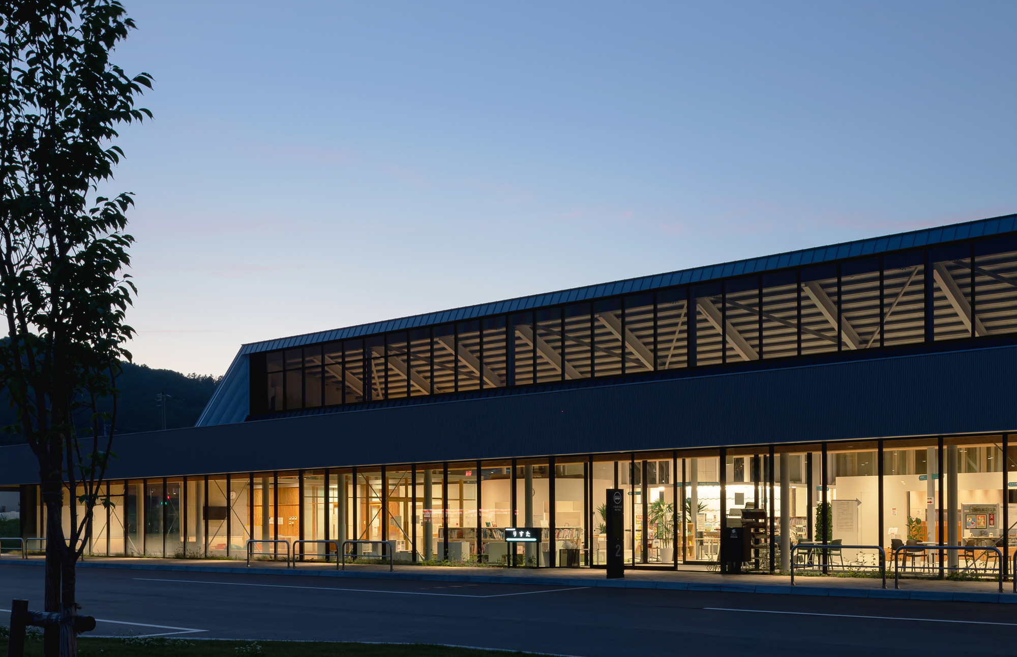 Yubari City Community Base Complex RESTA / Atelier BNK-23