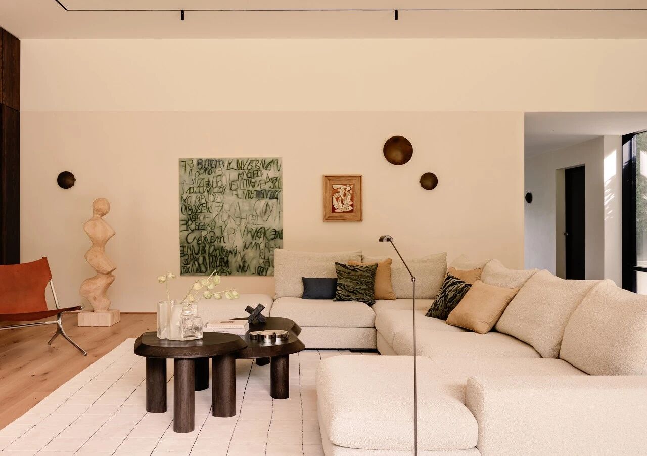 鸸鹋屋（注：EMU是鸸鹋，一种澳大利亚特有的鸟类，若这里的EMU有特殊含义，请提供更多背景信息以确保准确翻译） 丨华沙的工作室81.WAW-9