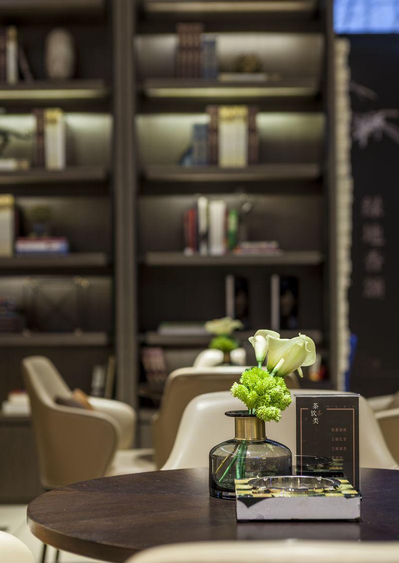 郑州绿地香颂书咖销售中心-29