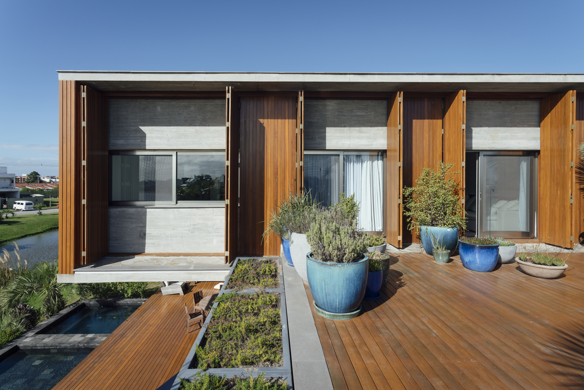 LSG #DM 住宅 | 混凝土棱镜与玻璃空间的互动-1