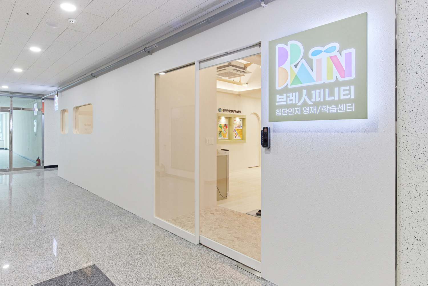 现代简约风格的 30 平米培训中心设计-23