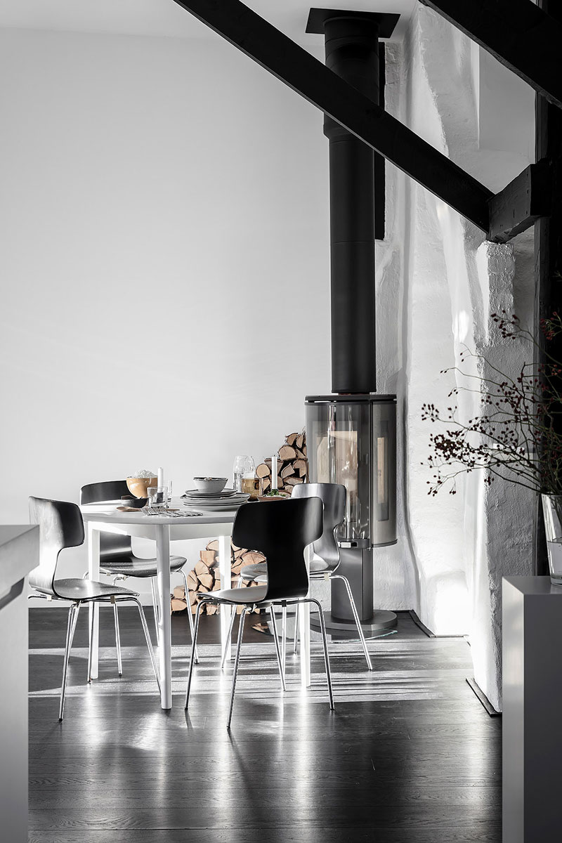 斯德哥尔摩屋顶公寓——黑白浪漫空间-10