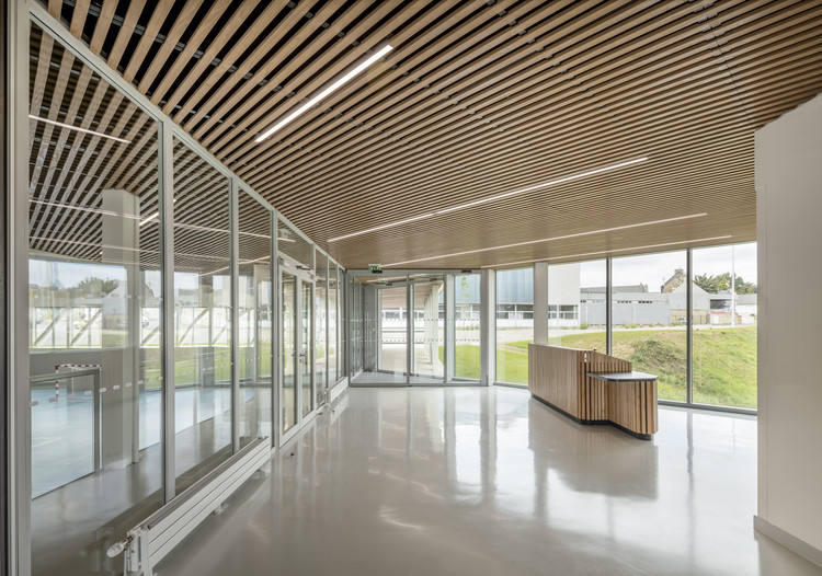 吕克·博格利打造的地形嵌入式体育设施-20