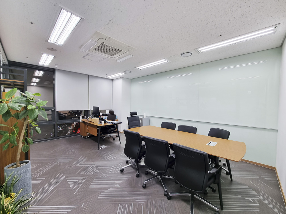 汉艺时论 | 白色调打造 47 平米极简办公空间-11