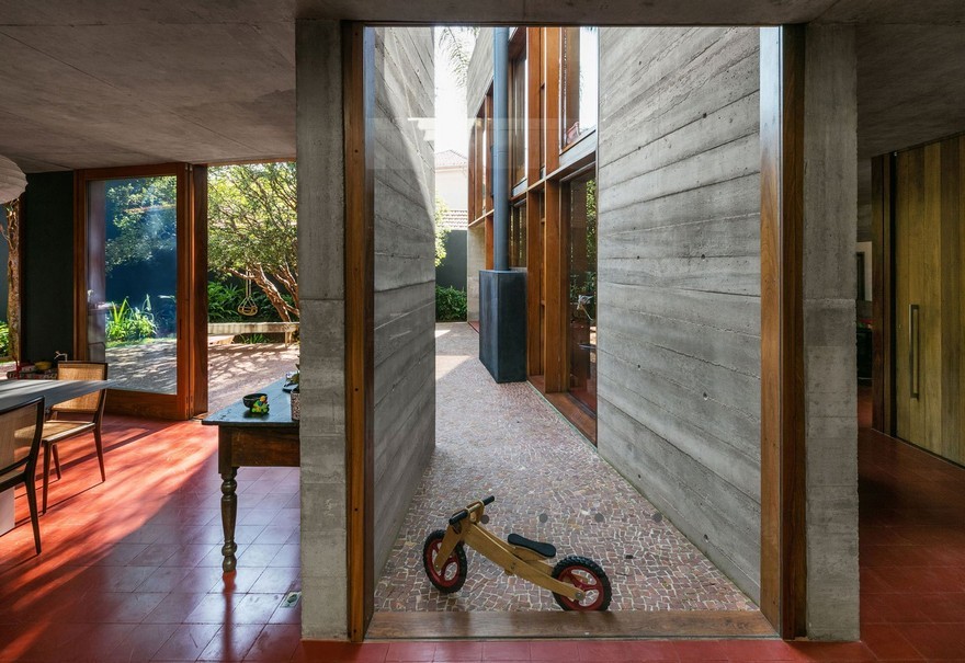 巴西圣保罗“野蛮人”混凝土住宅,树梢泳池景色迷人-17