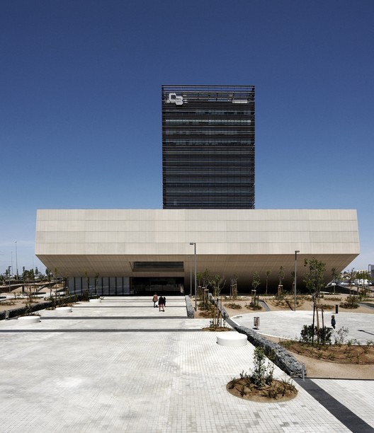 Headquarters Caja de Badajoz Studio Lamela Architects-8