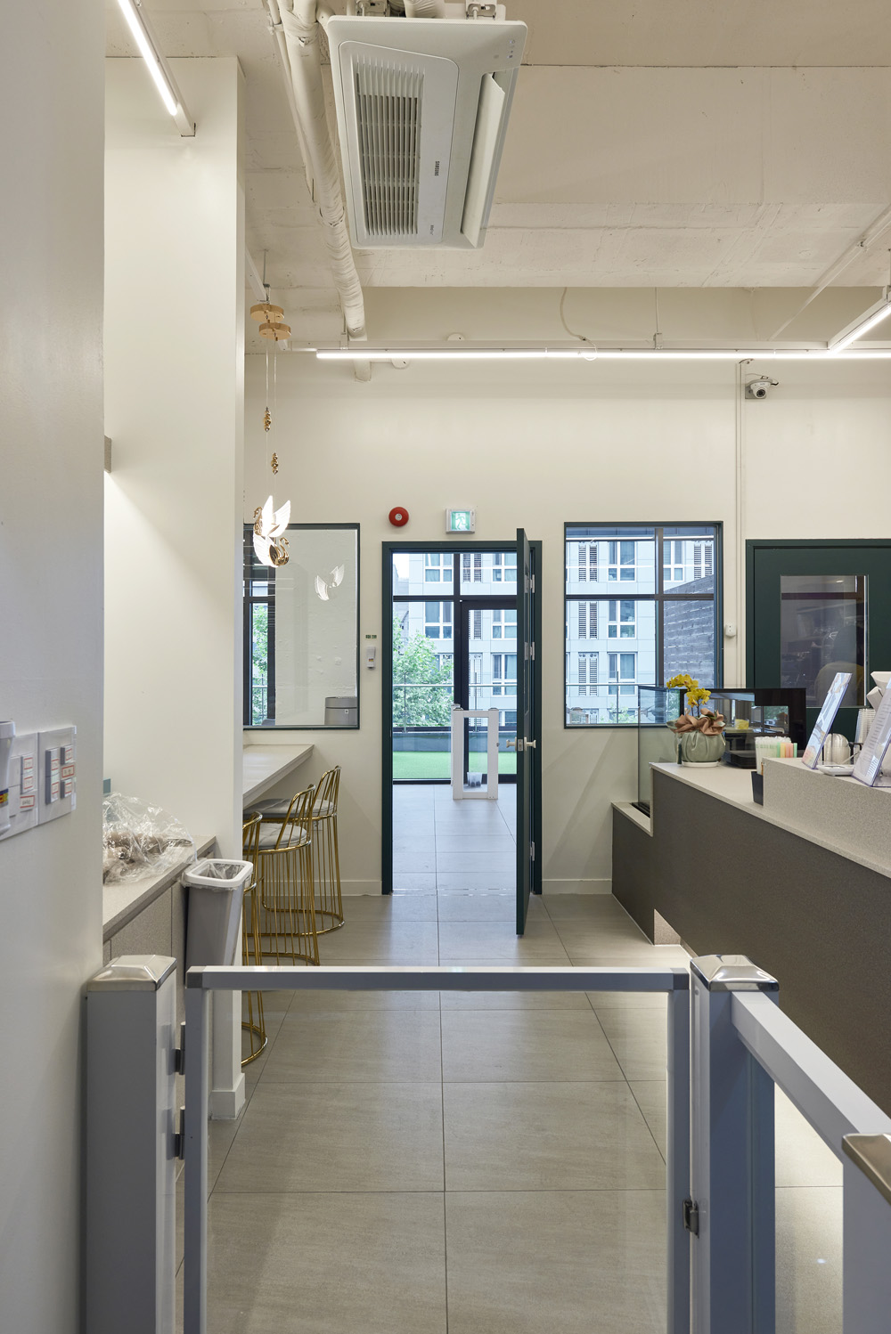 现代简约 45 平爱犬咖啡厅 爱犬酒店内饰设计案例-21