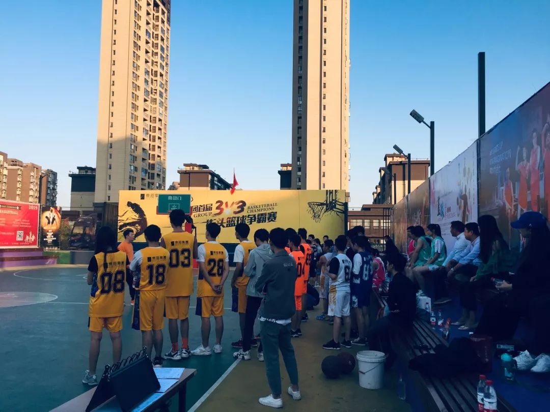 街头篮球赛激情对决,室内设计展现运动魅力-123