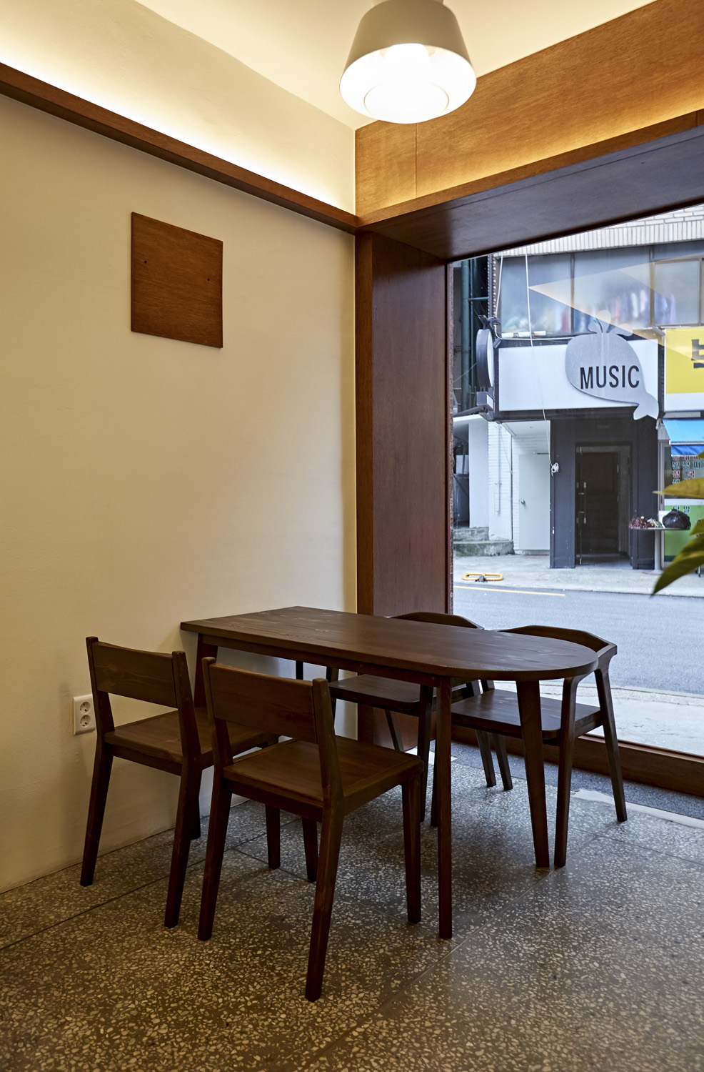 温馨舒适的 10 平米咖啡厅室内设计-14