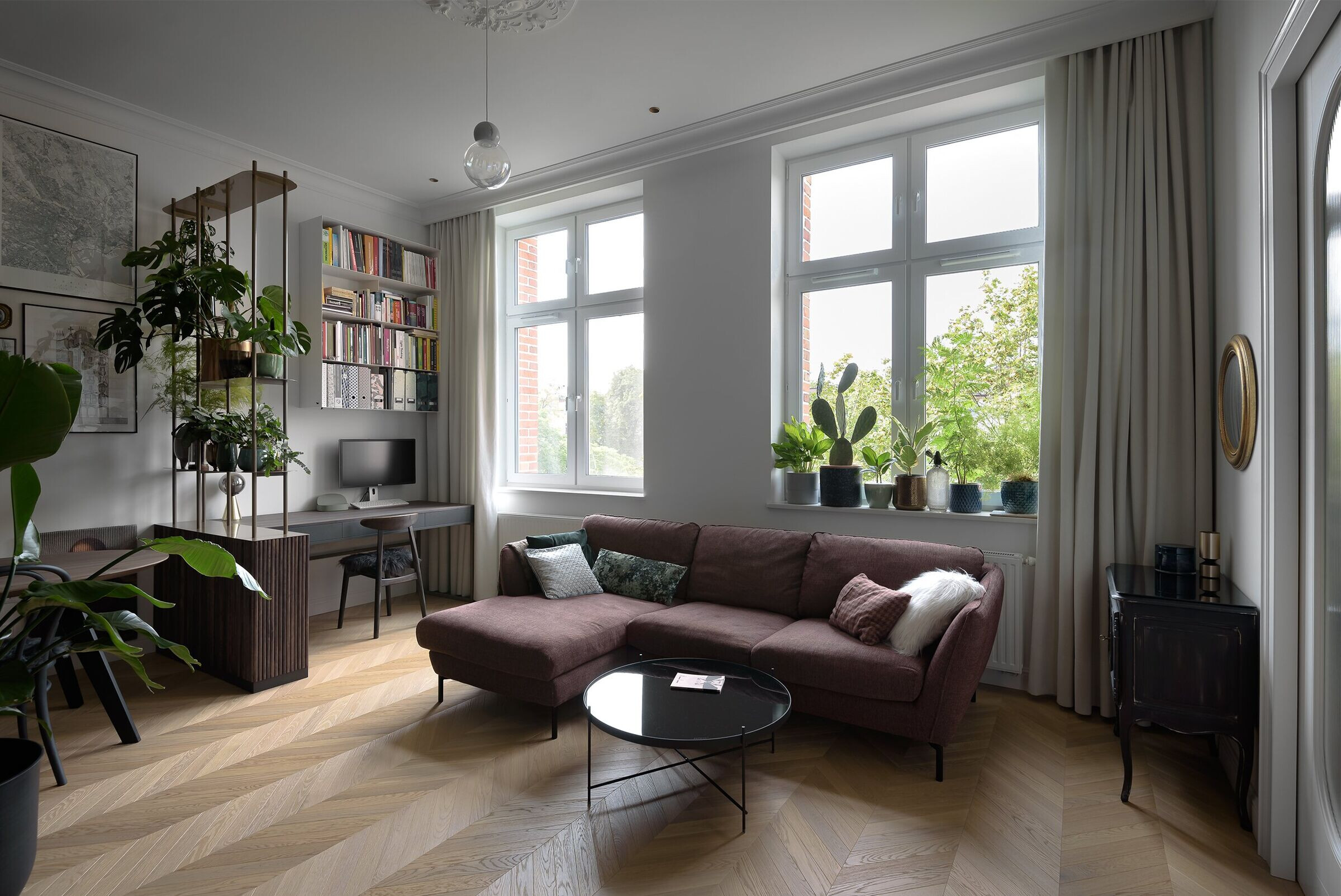 波兰历史建筑中的现代绿意空间-19