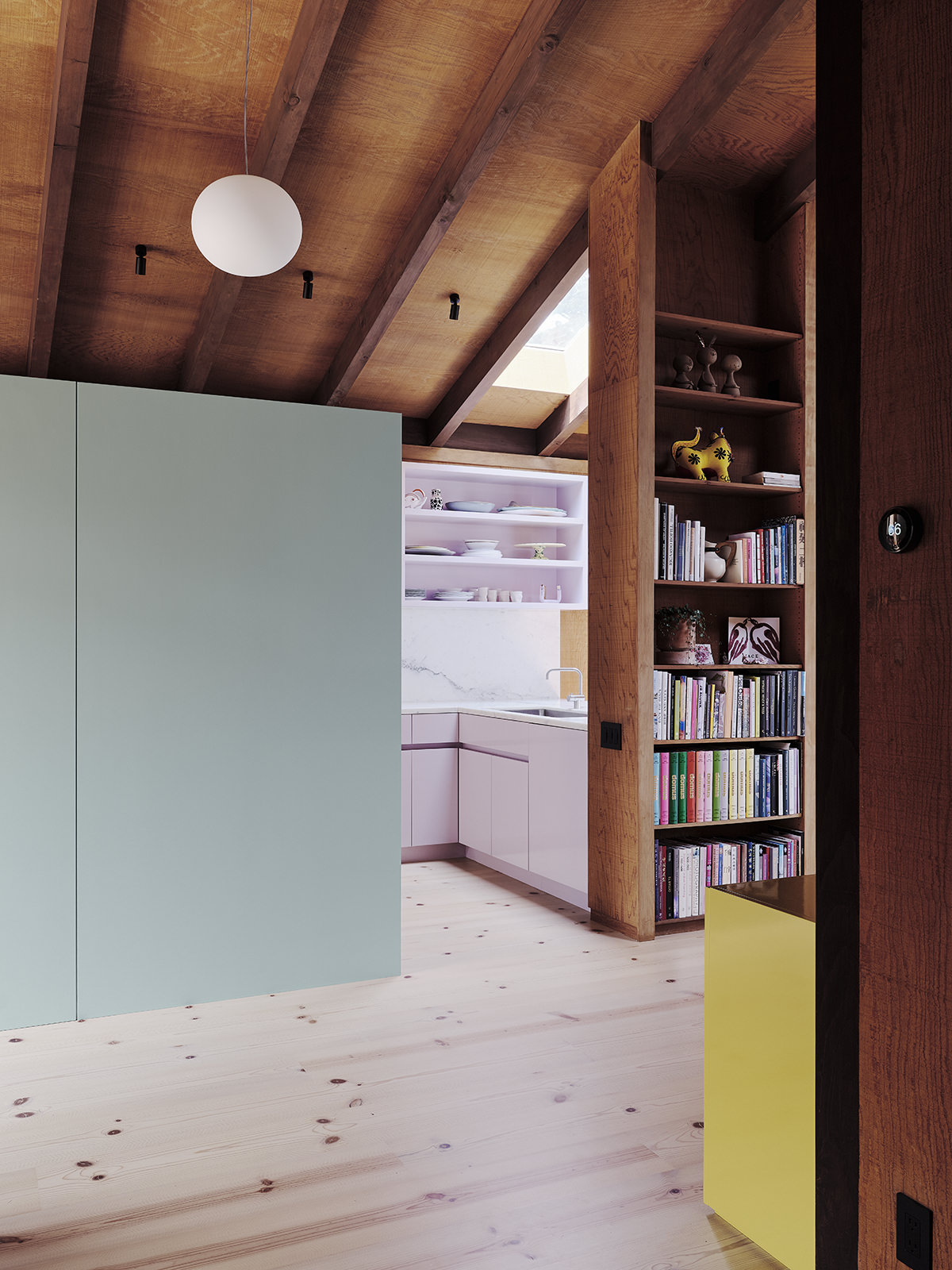 色彩与材质的完美融合 | 70 年代旧金山红杉屋的翻新设计-37