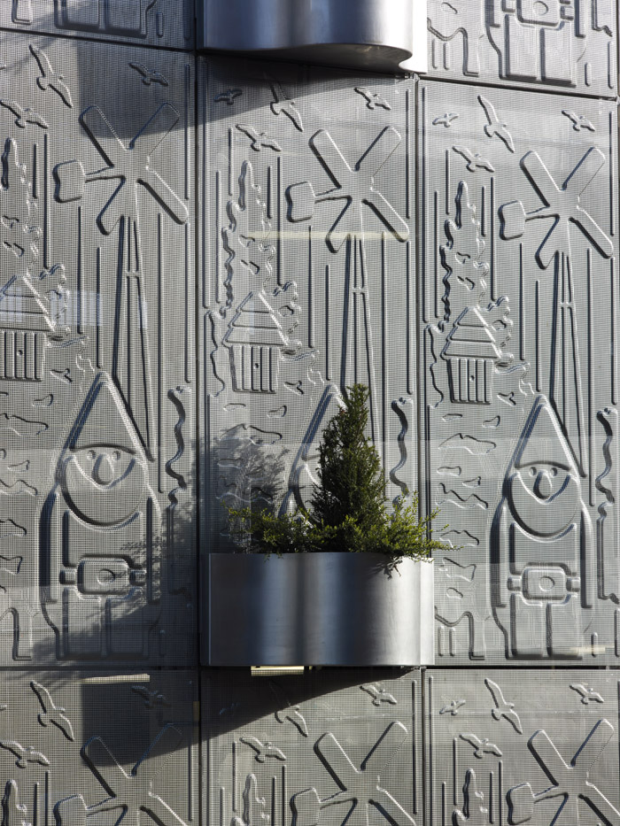 荷兰阿尔梅勒市中心的创意停车场设计-9