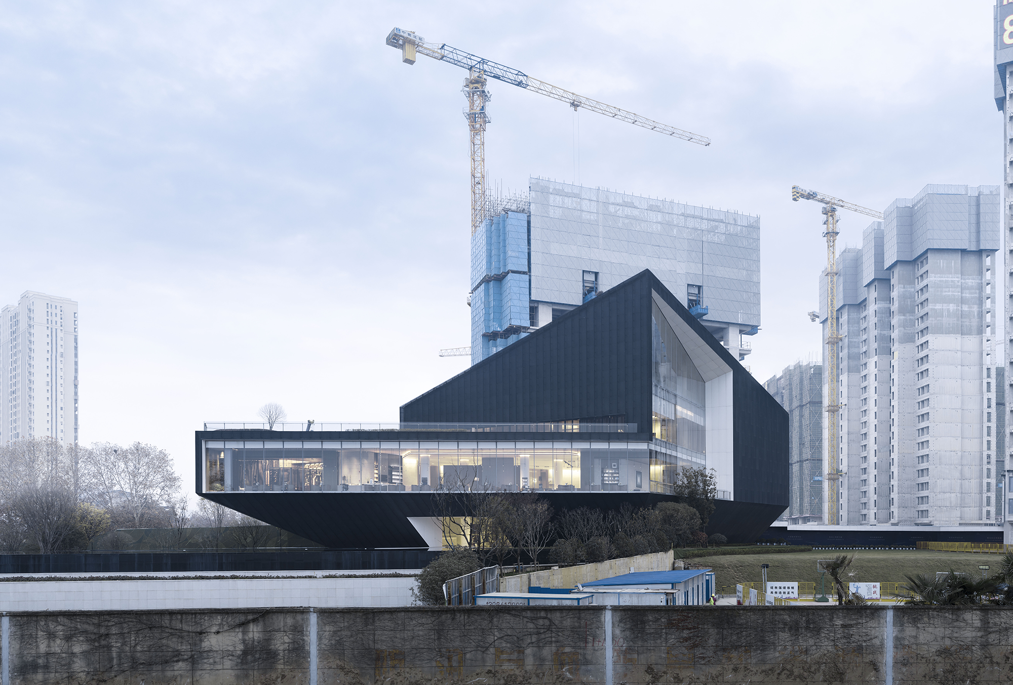 西安沣东新城莱安社区中心：漂浮之门 / EID Architecture -44