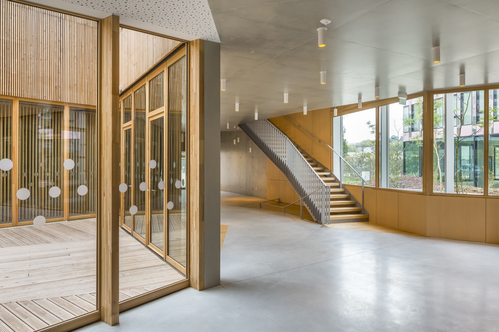 折叠 zinc 外壳中的宁静圣所——法国 Ensemble Pastoral Catholique 教堂设计-49