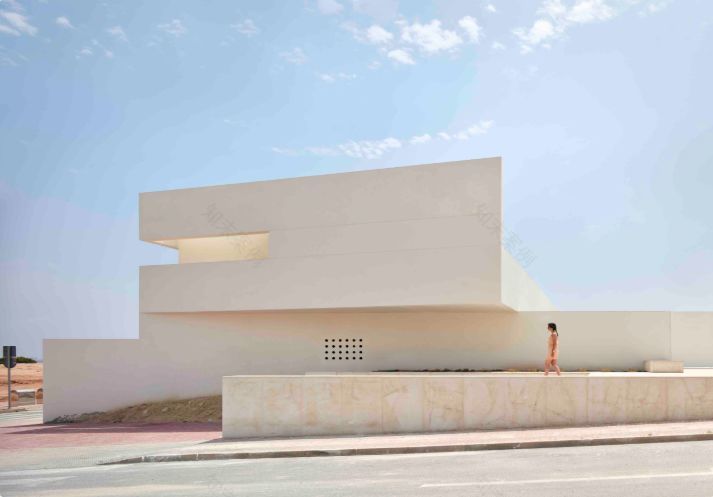 极简线条与白色空间的完美融合 | 五款经典现代住宅设计-74