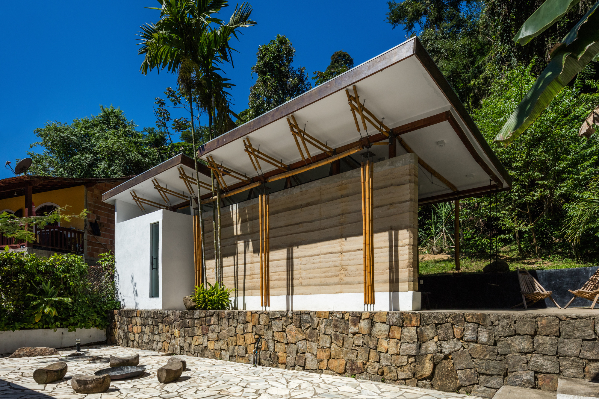 Guesthouse Paraty / CRU! Architects-27