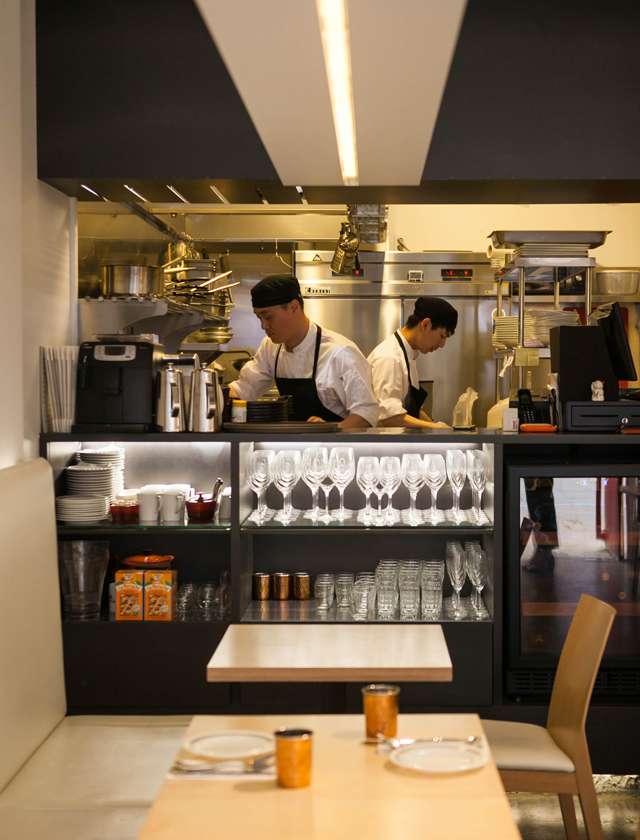 红色小门脸的简约魅力-6