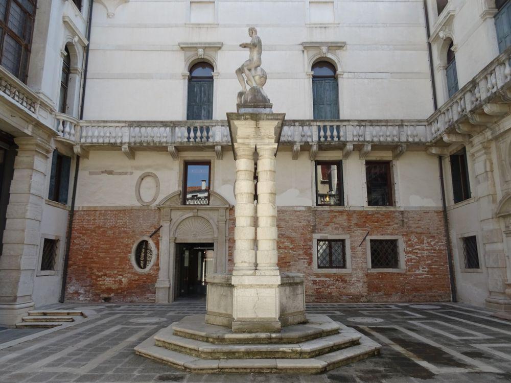 カ・ペーザロ | イタリア の建築【世界建築巡り】-35