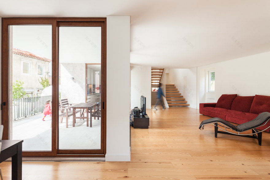 里斯本塔帕达教堂旁现代家庭住宅-38