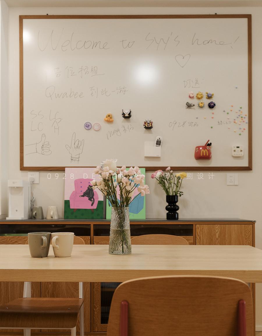 在干净的空间里,加入一点有趣的颜色-65