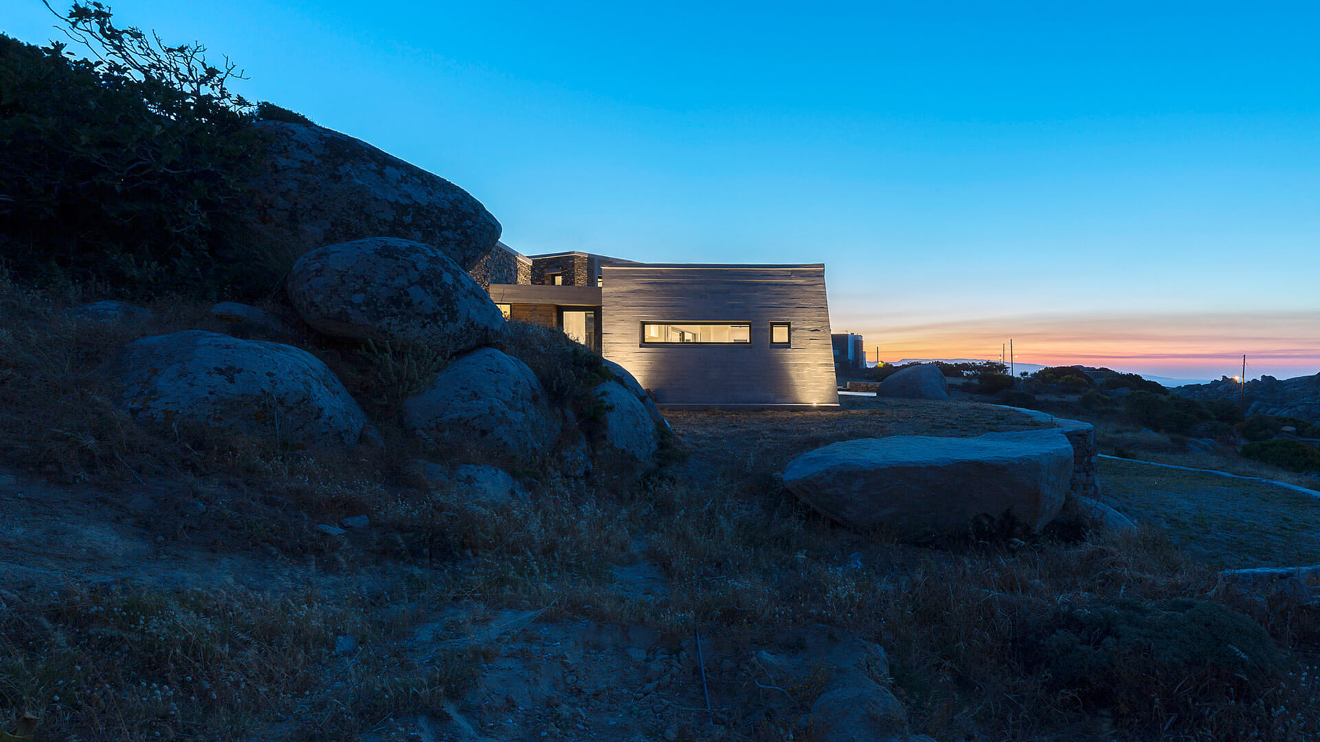 A House Between the Rocks Aristides Dallas Architects-10