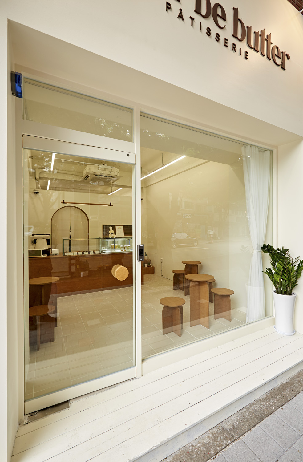 温暖工业风 8 坪金属甜点店室内设计-12