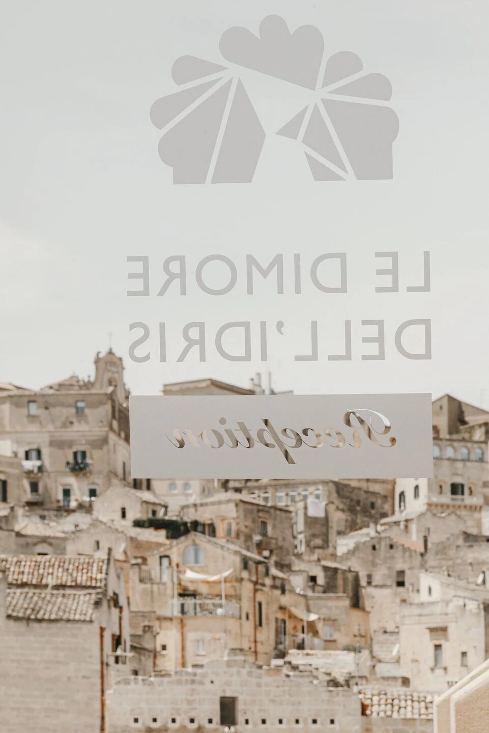 意大利古老城市中的现代早餐沙龙-19