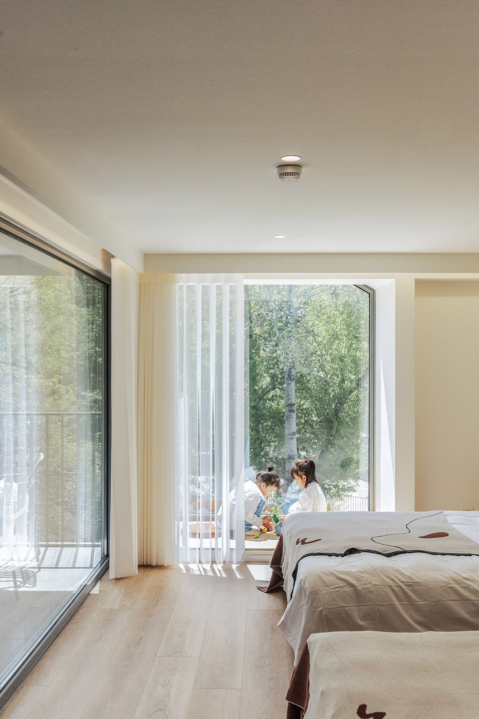 走神旅社 · 亲子友好,光影交织的山谷之家丨中国北京丨未来以北工作室-74