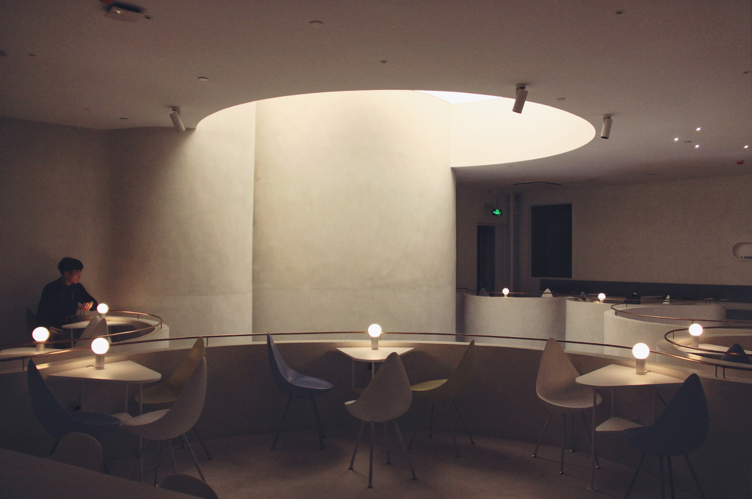 上海繁华商圈的宁静咖啡空间-34