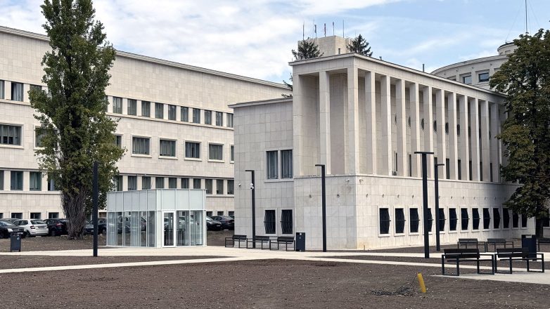 Banovina地下公共停车场丨诺维萨德-35