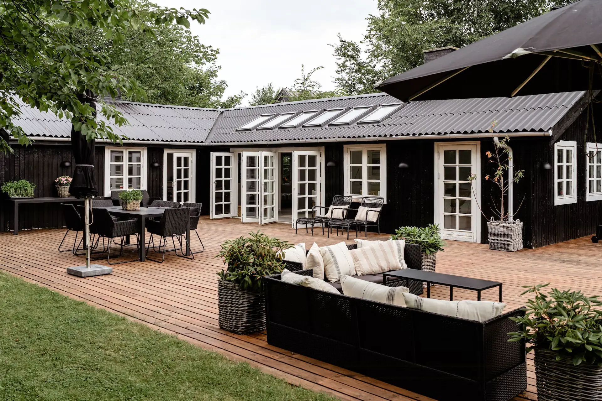 瑞典水边明亮度假屋,自然极简设计典范-17