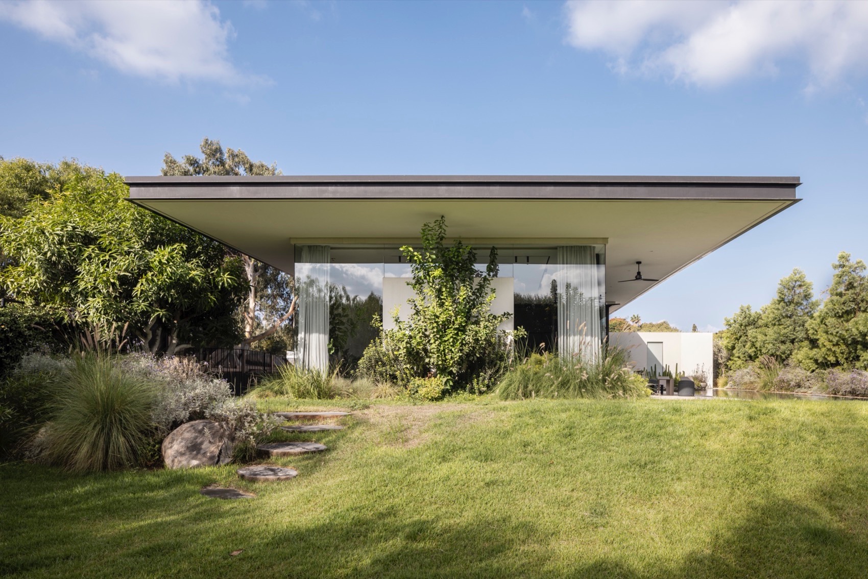 卡法尔·施马里亚胡的当代居所丨以色列丨Raz Melamed Architects-13