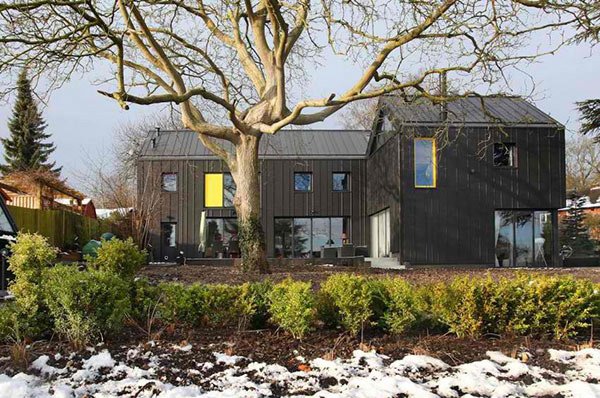 Merrodown: The Black Zinc House in England | Home Design Lover-8