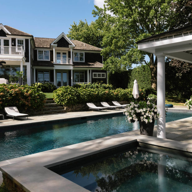 水磨坊住宅；水磨坊房屋

注：House常见可译为住宅房屋 ，可根据该词组上下文指代来选择，如果描述的是居住功能的建筑，住宅更为合适；如果仅强调一个建筑，房屋也是确切表达如果仅从原文出发最直白的翻译可以是水磨坊房屋 -18