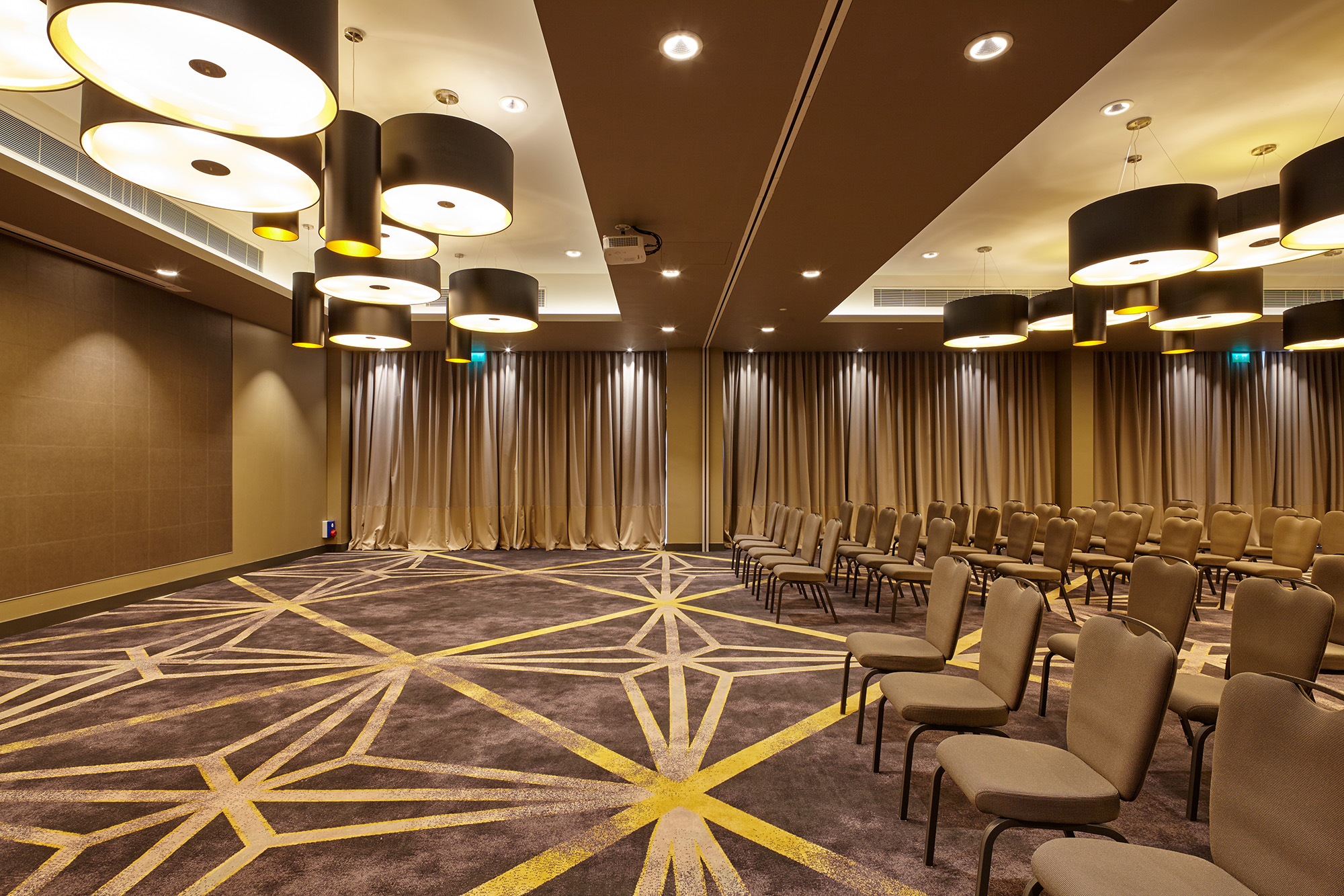 
						jQuery(document).ready(function() {
							jQuery("a[rel^='prettyPhoto']").prettyPhoto({
								social_tools : false,
								show_title : false
							});
						});
					-5