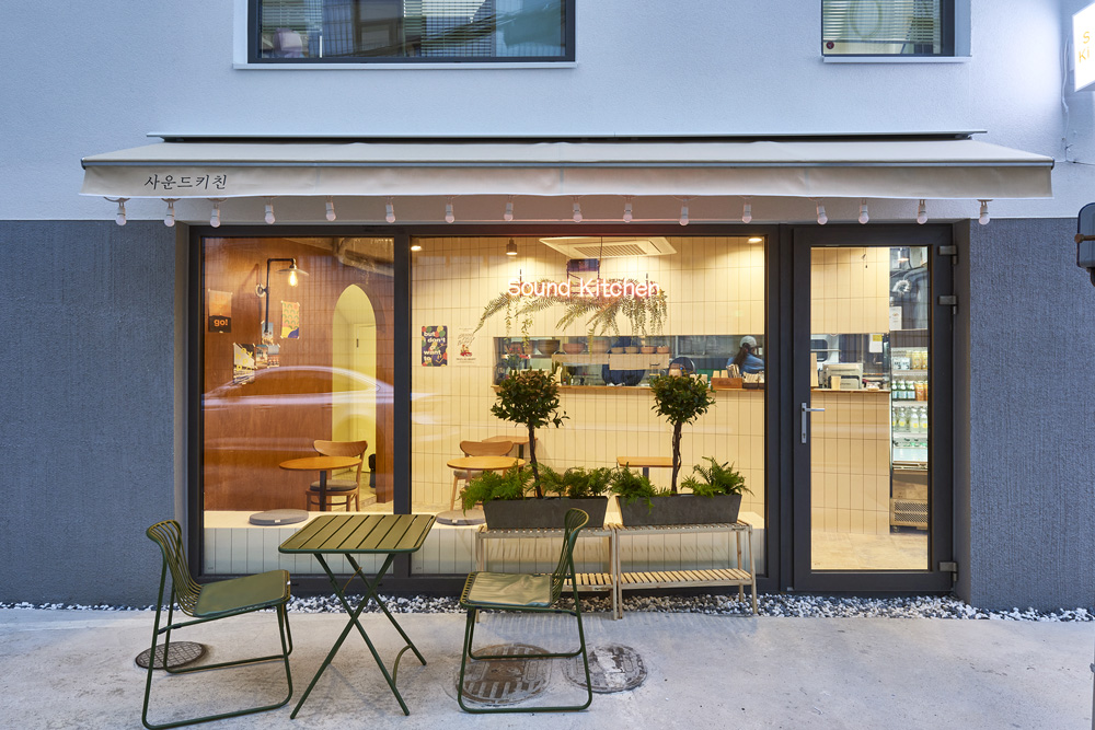 首尔 10 坪个性咖啡厅，打造休闲氛围-3