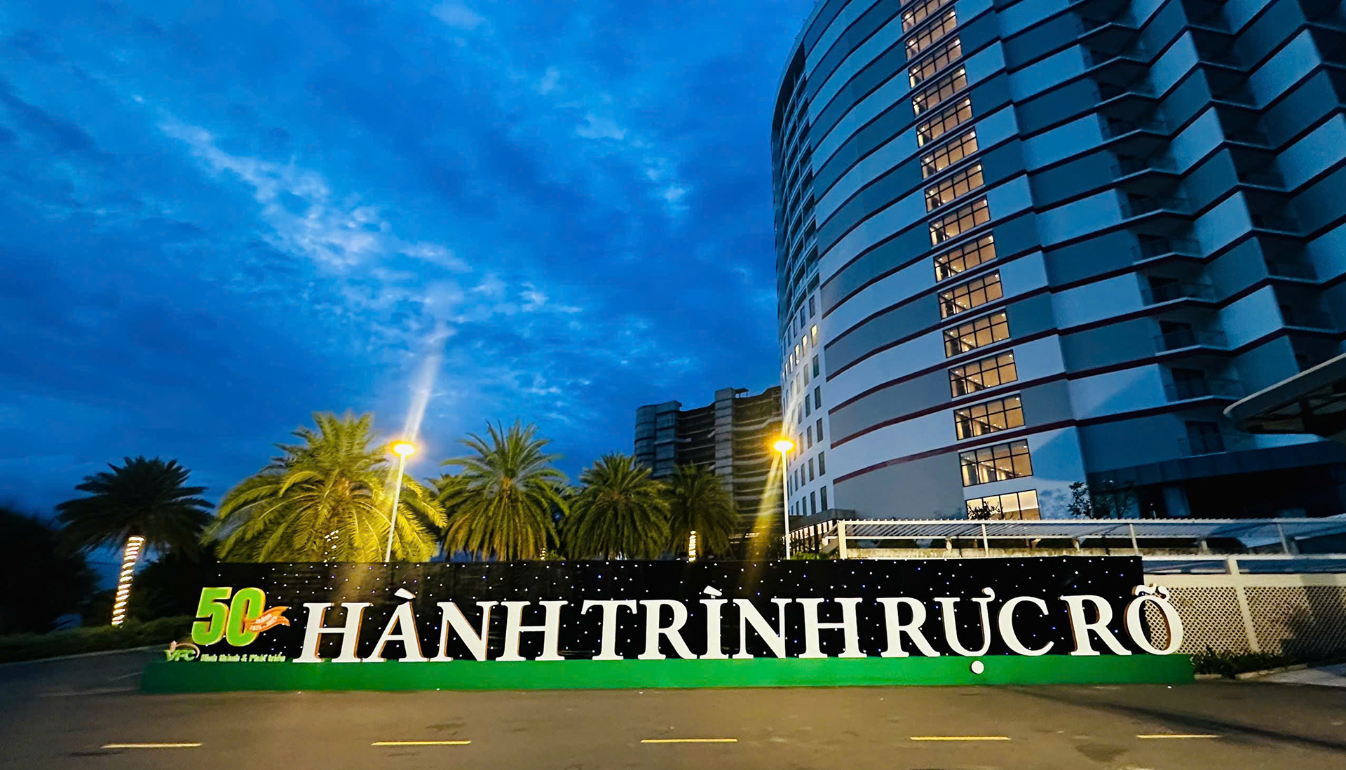 HÀNH TRÌNH RỰC RỠ-19