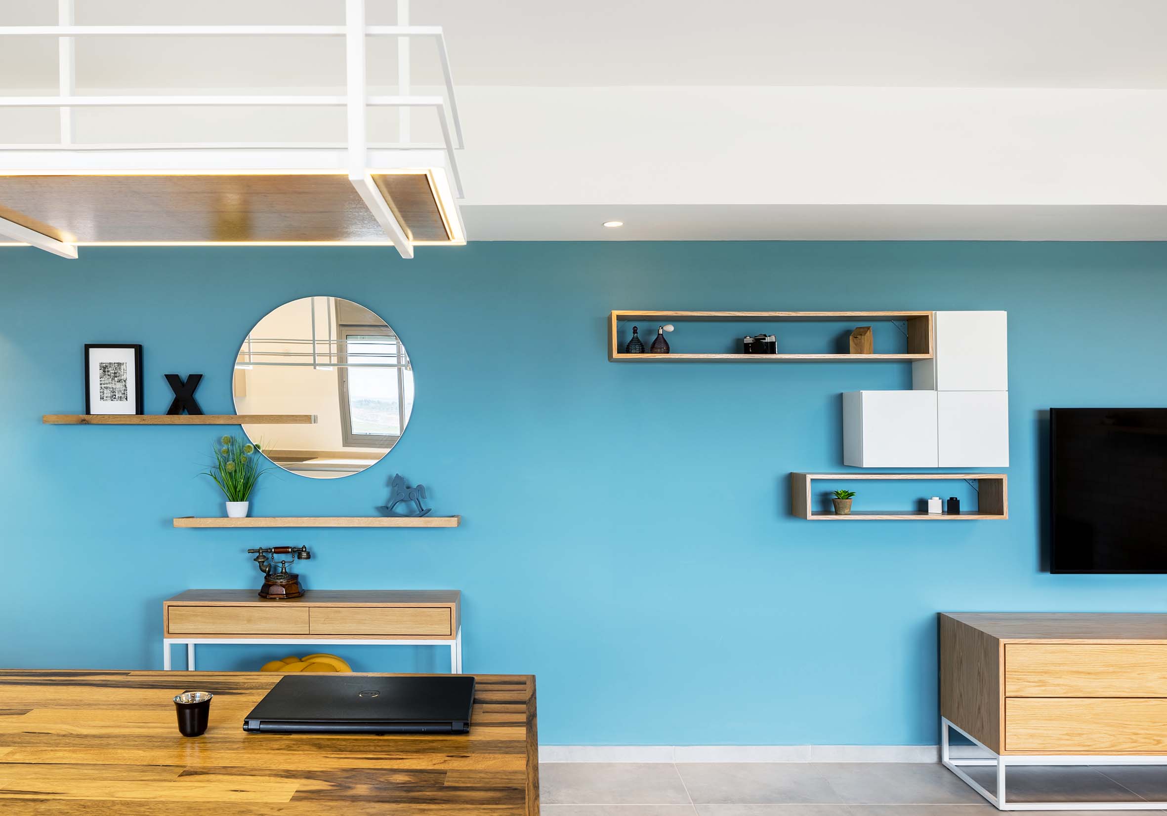 塔尔斯一家公寓 | 白砖蓝墙营造现代温馨空间-13