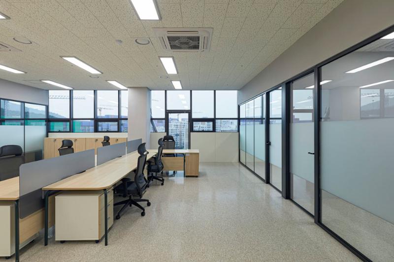 简约清新 40 平办公空间设计-3